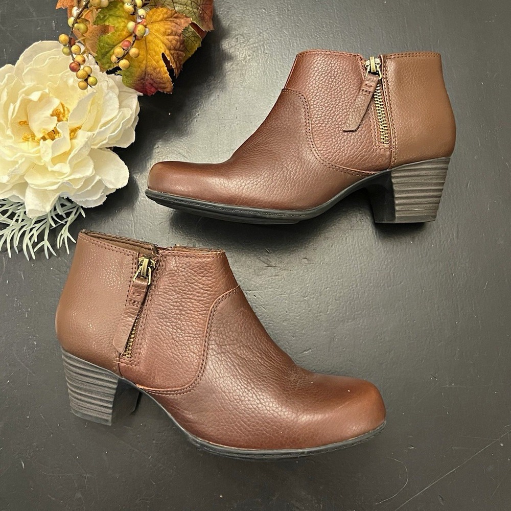Clarks Collection Brown Leather side Zip Heeled Ankle Booties Sz 6 M Fall